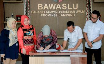 MoU Bawaslu Lampung Dan FISIP Unila Perkuat Pengawasan Pemilu Berkualitas