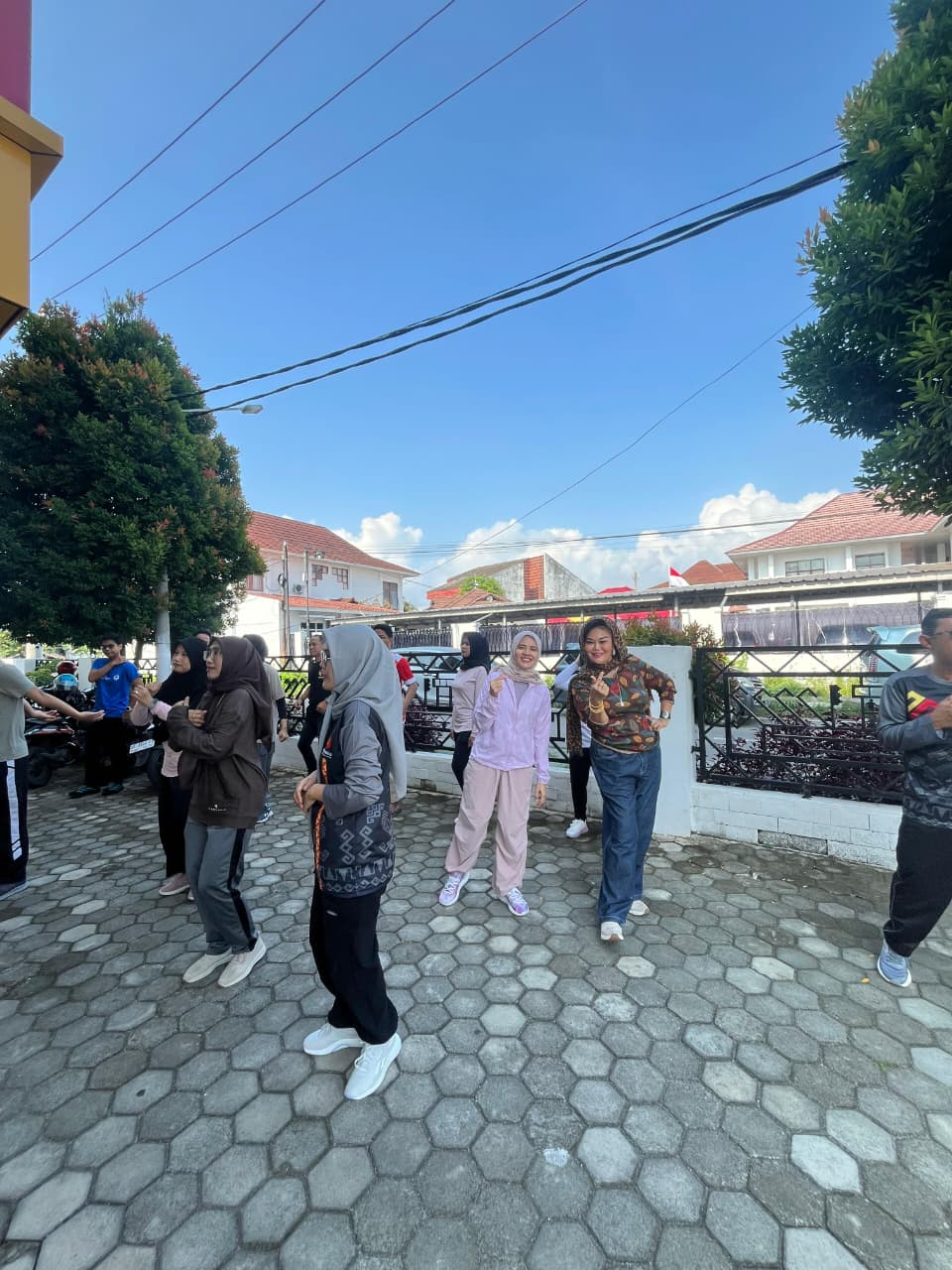 Semangat Kebersamaan melalui Senam Sehat di Lingkungan Bawaslu Kota Bandar Lampung