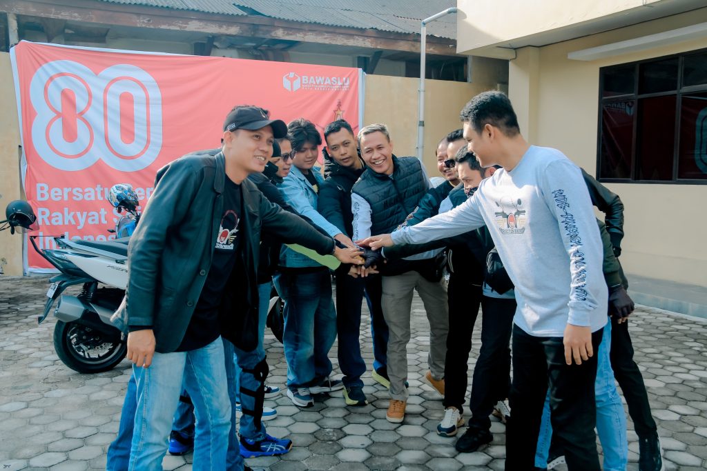 Fun Ride Bawaslu Dan KPU Lampung Meriahkan HUT Ke-80 RI Di Pantai Senaya Beach