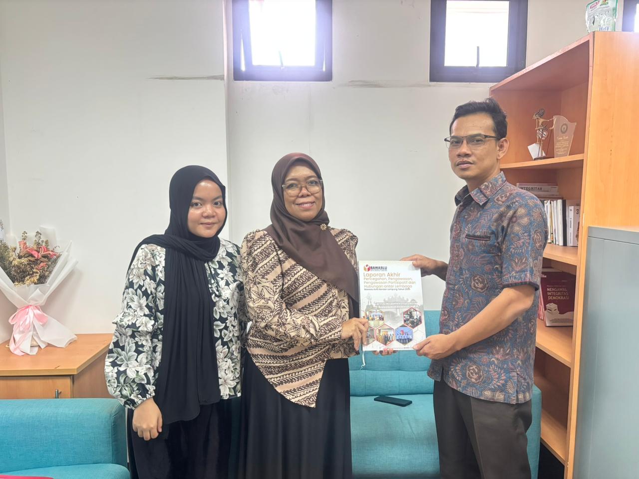 Bawaslu Kota Bandar Lampung Serahkan Laporan Akhir Pencegahan dan Pengawasan Tahun 2025 ke Bawaslu Provinsi Lampung