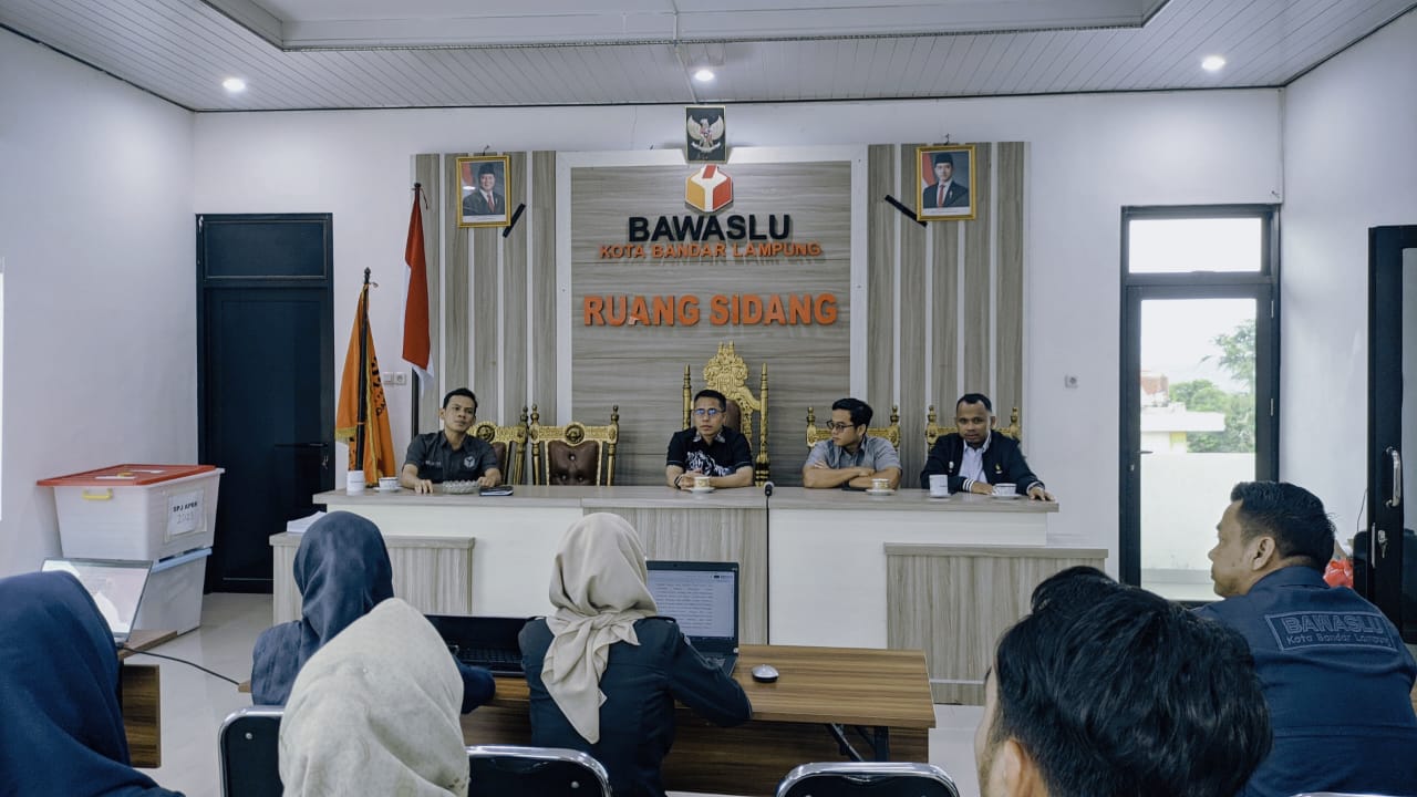 Kajian Hukum Mingguan Bawaslu Kota Bandar Lampung Bahas Putusan Bawaslu Terbaru Nomor 273/HK.01/K1/12/2025
