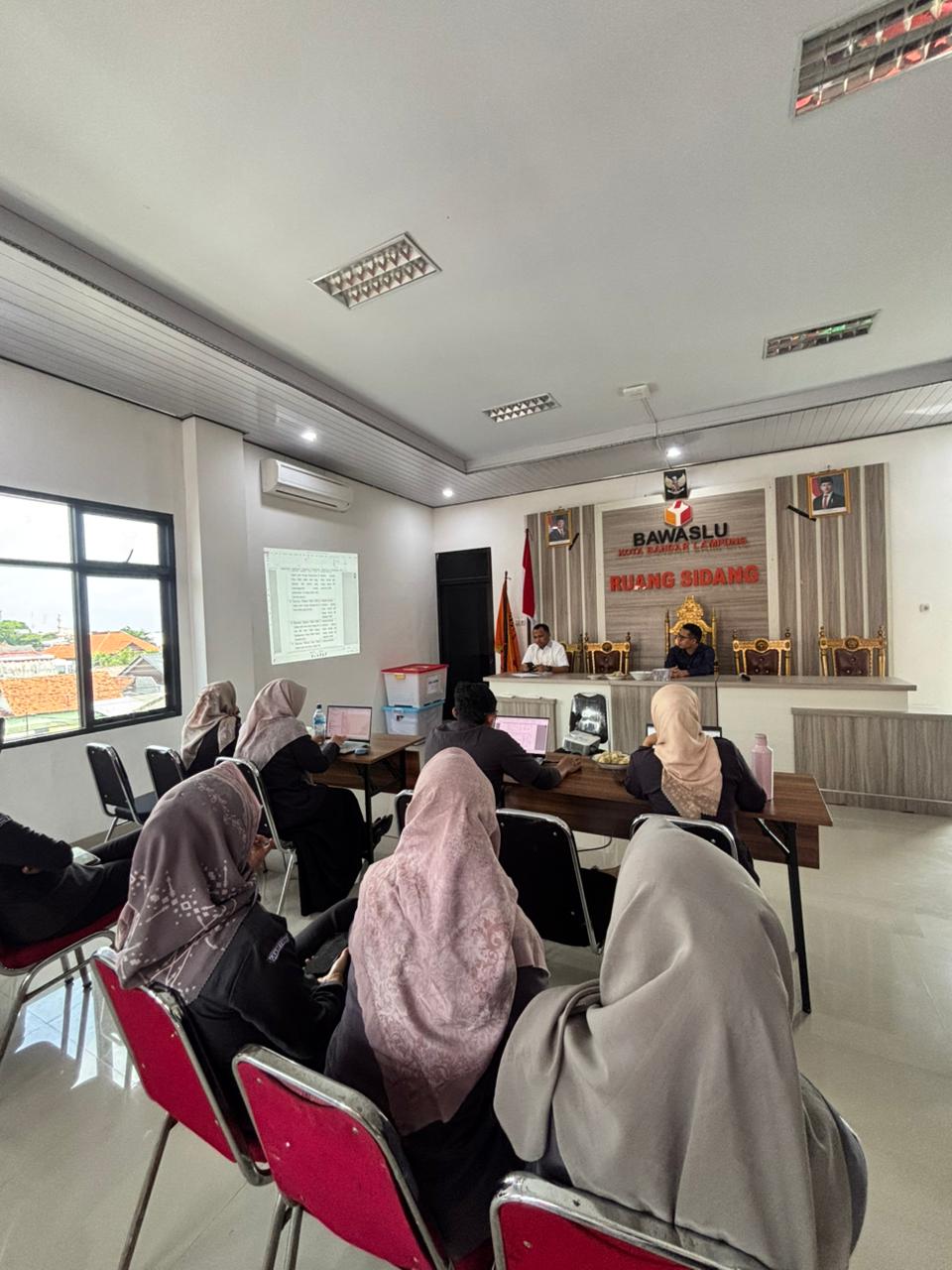 Perkuat Pemahaman Regulasi Kepemiluan, Bawaslu Kota Bandar Lampung Gelar Kajian Hukum Rutin