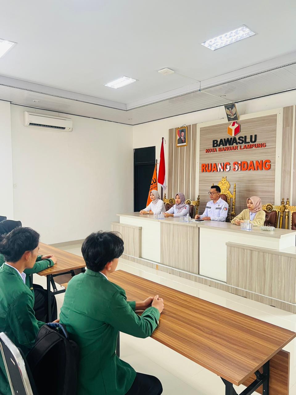 Belajar Langsung Dunia Pengawasan Pemilu, Mahasiswa Hukum Tata Negara UIN RIL Jalani PKL di Bawaslu Kota Bandar Lampung