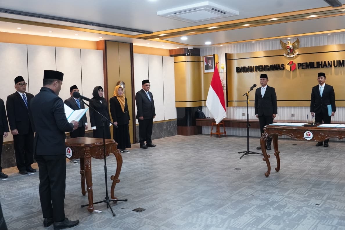 Lantik 18 Pejabat Fungsional dan Administrasi, Sekjen Bawaslu Minta Segera Adaptasi