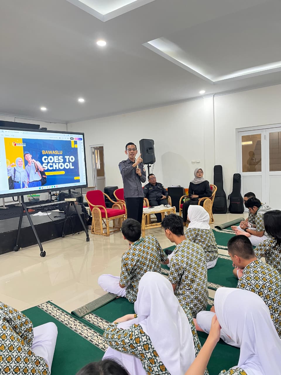 BAWASLU KOTA BANDAR LAMPUNG GELAR “BAWASLU GOES TO SCHOOL” DI SMA TUNAS MEKAR INDONESIA, AJAK PELAJAR AKTIF AWASI PEMILU
