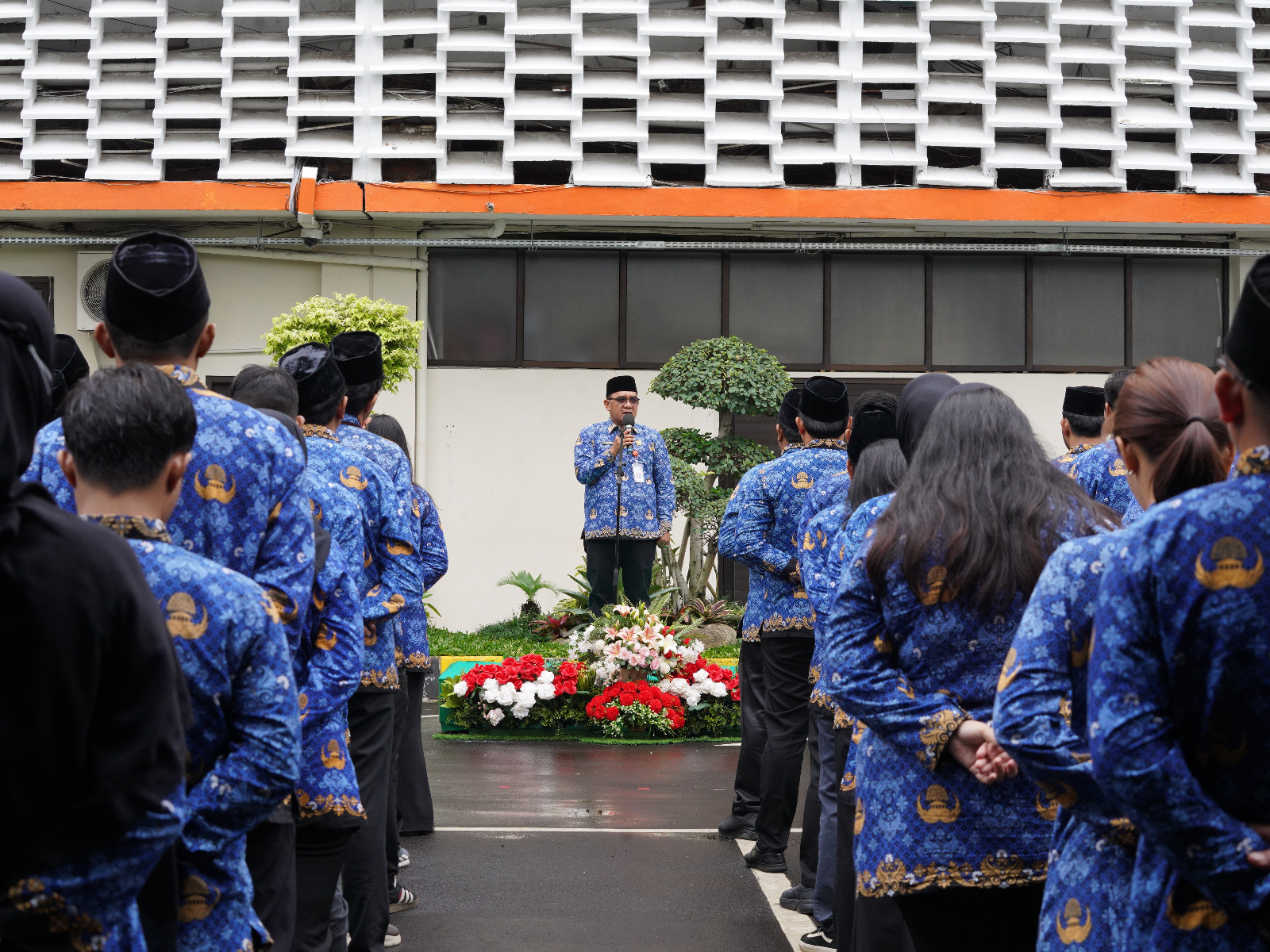 La Bayoni Minta Jajaran Bawaslu Disiplin dengan Program yang Sudah Ditetapkan