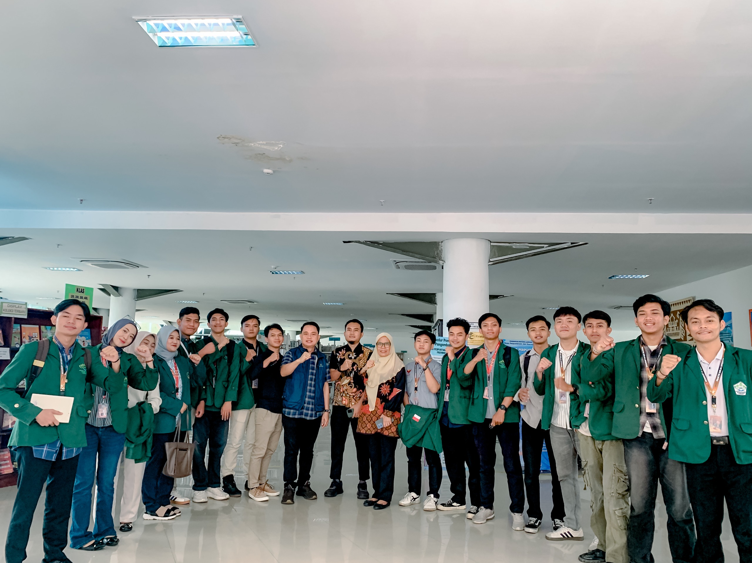 Tingkatkan Literasi Pengawasan Pemilu, Bawaslu Lampung Ajak Mahasiswa Kunjungi Pojok Literasi Di Nuwa Baca Zainal Abidin Pagar Alam