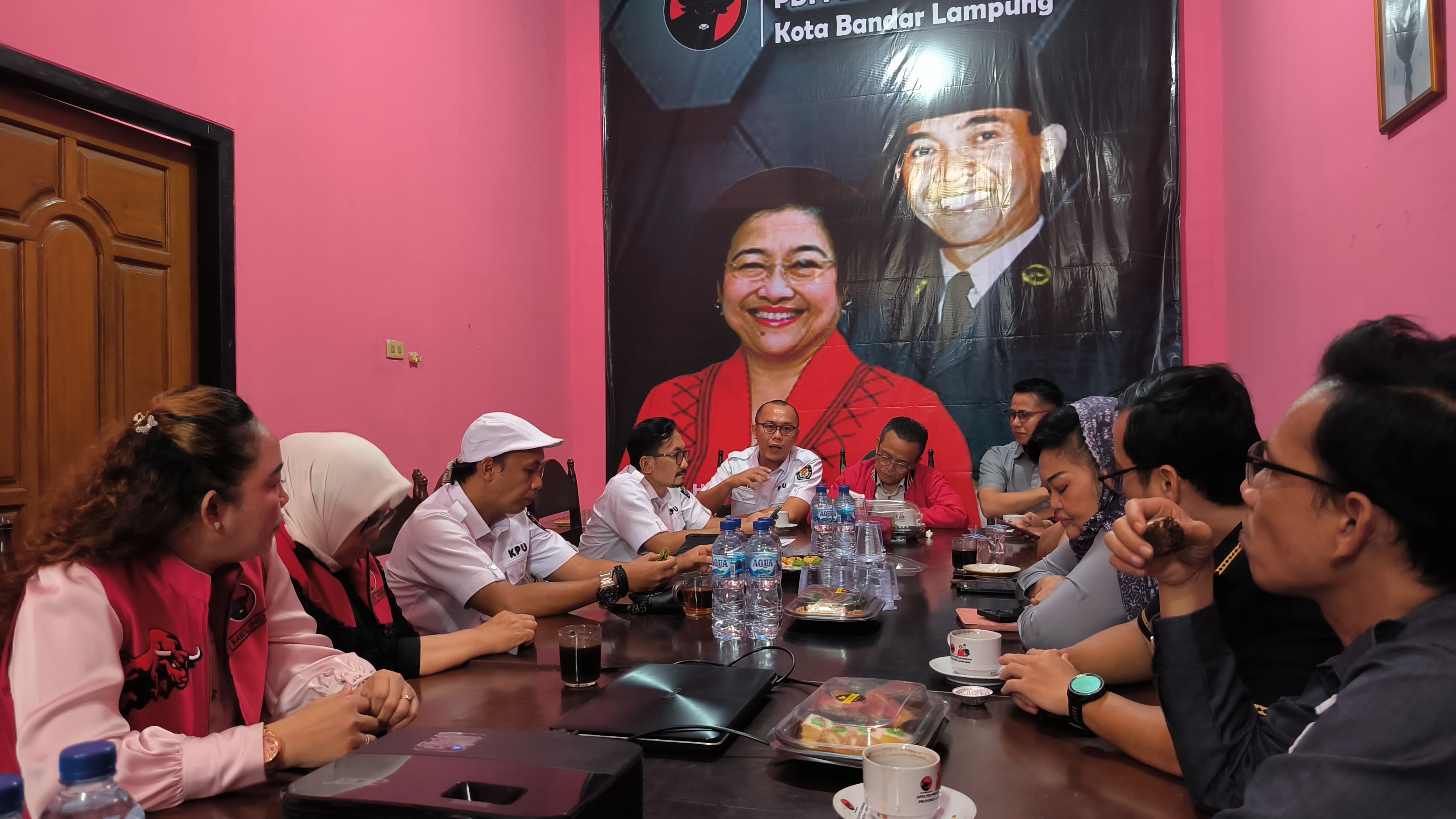 Pastikan Transparansi dan Akurasi, KPU dan Bawaslu Lakukan Koordinasi Pemutakhiran Data Partai  PDI – P Kota Bandar Lampung