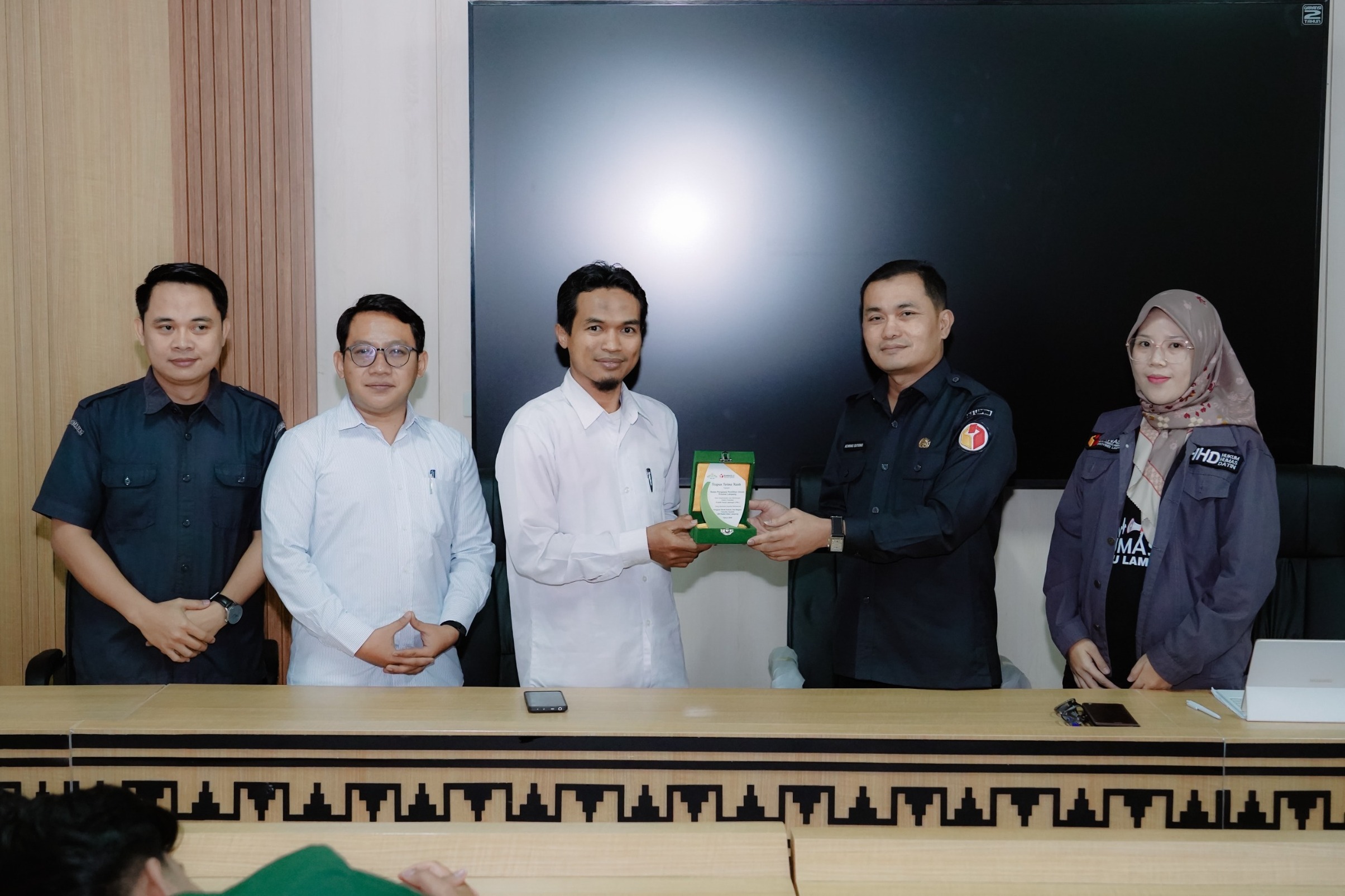 Tuntaskan Masa Magang, Mahasiswa PKL UIN Raden Intan Diharap Jadi Generasi Pengawal Demokrasi