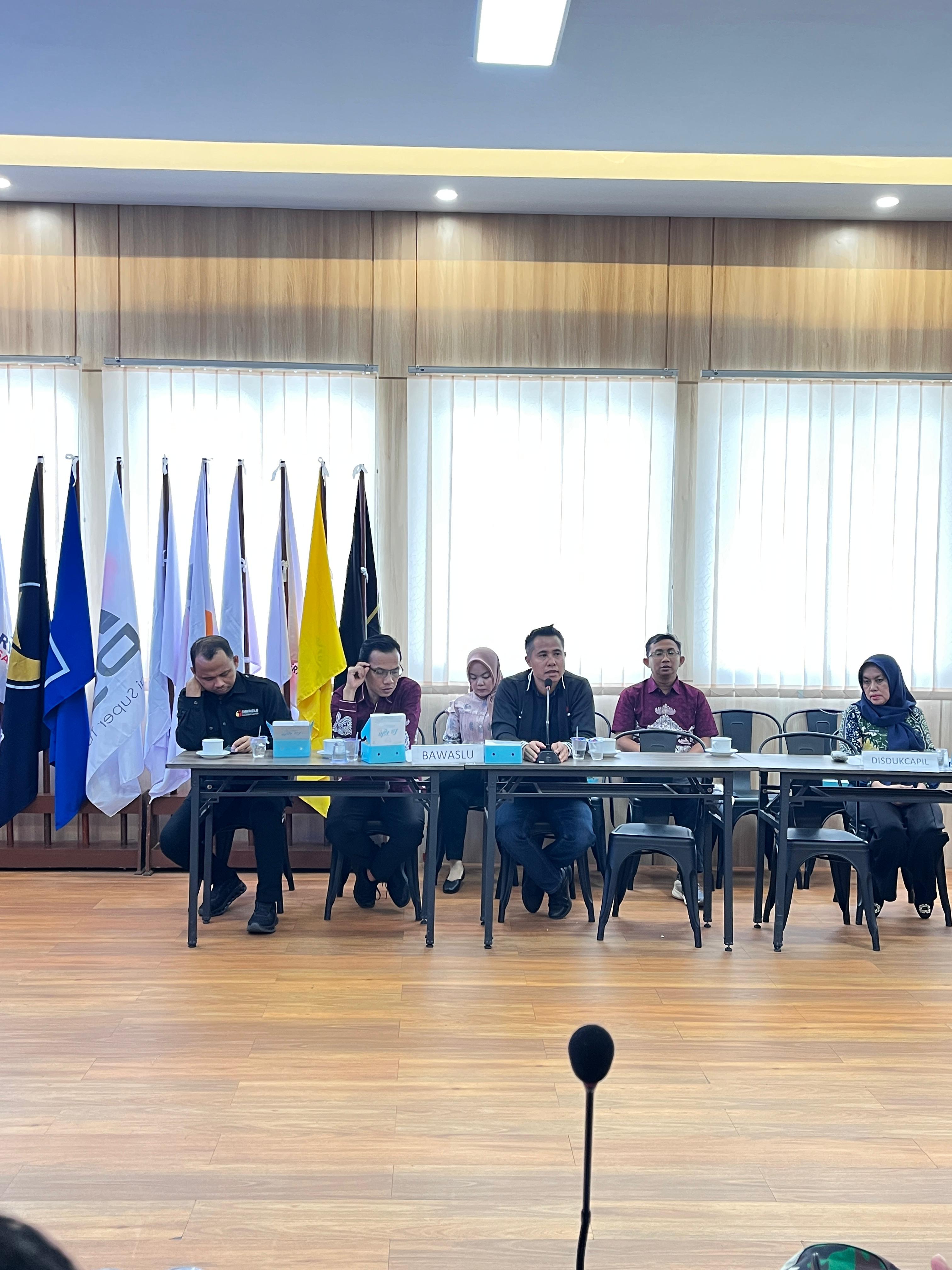 Bawaslu Kota Bandar Lampung Awasi Rapat Pleno Rekapitulasi Data Pemilih Berkelanjutan Triwulan I Tahun 2026