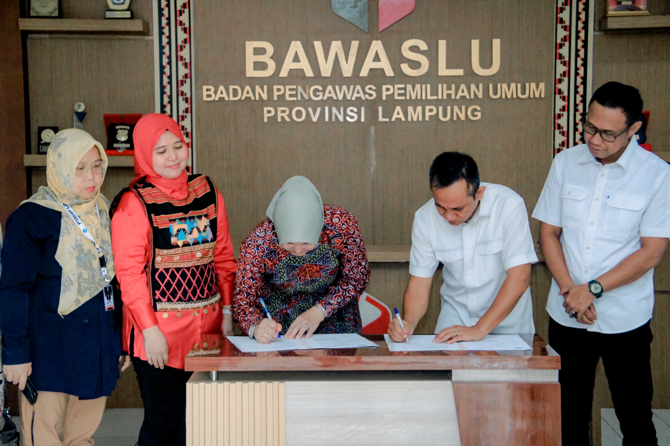 MoU Bawaslu Lampung Dan FISIP Unila Perkuat Pengawasan Pemilu Berkualitas