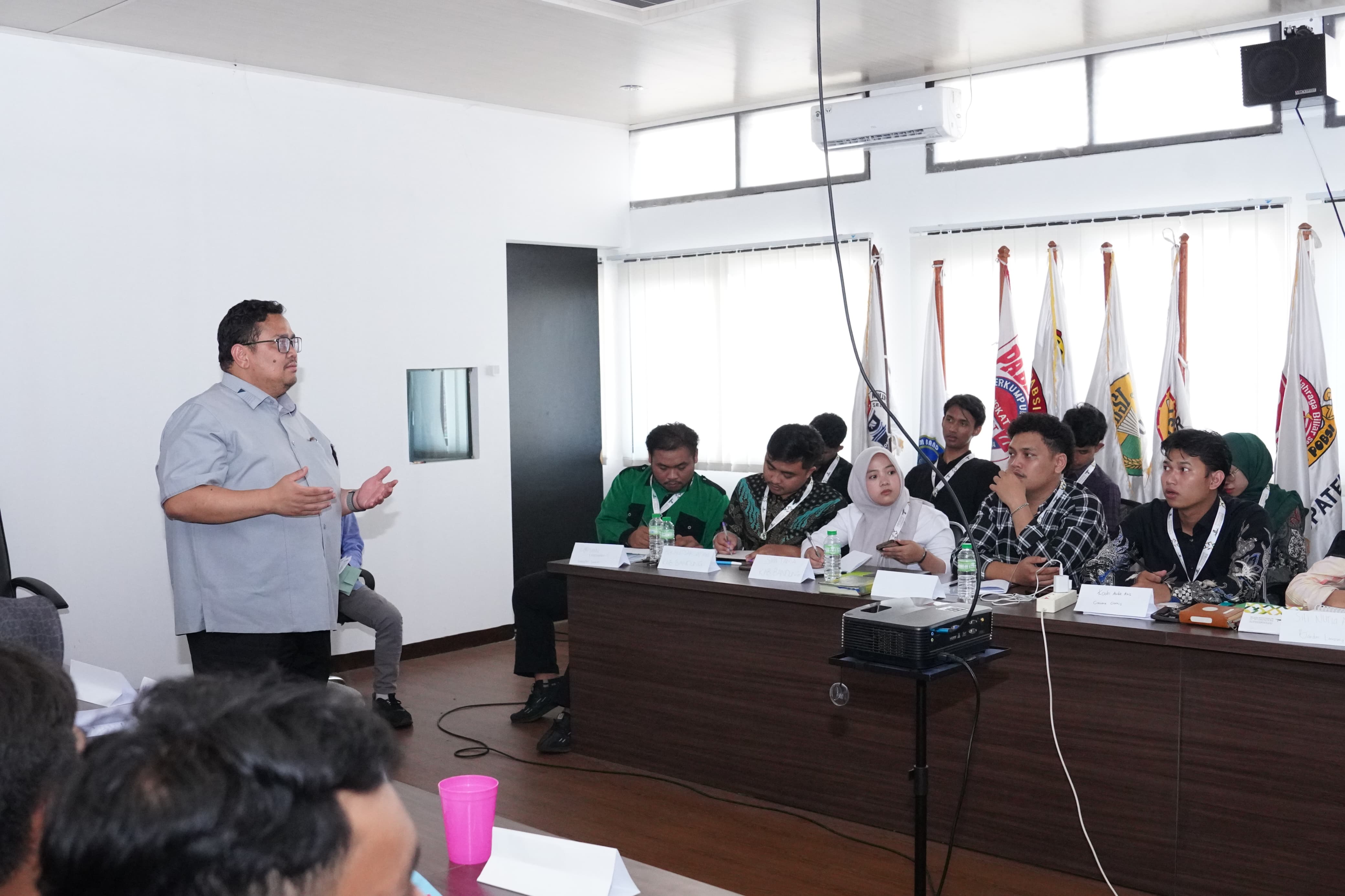 Diskusi dengan Mahasiswa, Bagja Tegaskan Larangan Politik Uang dalam Pemilu