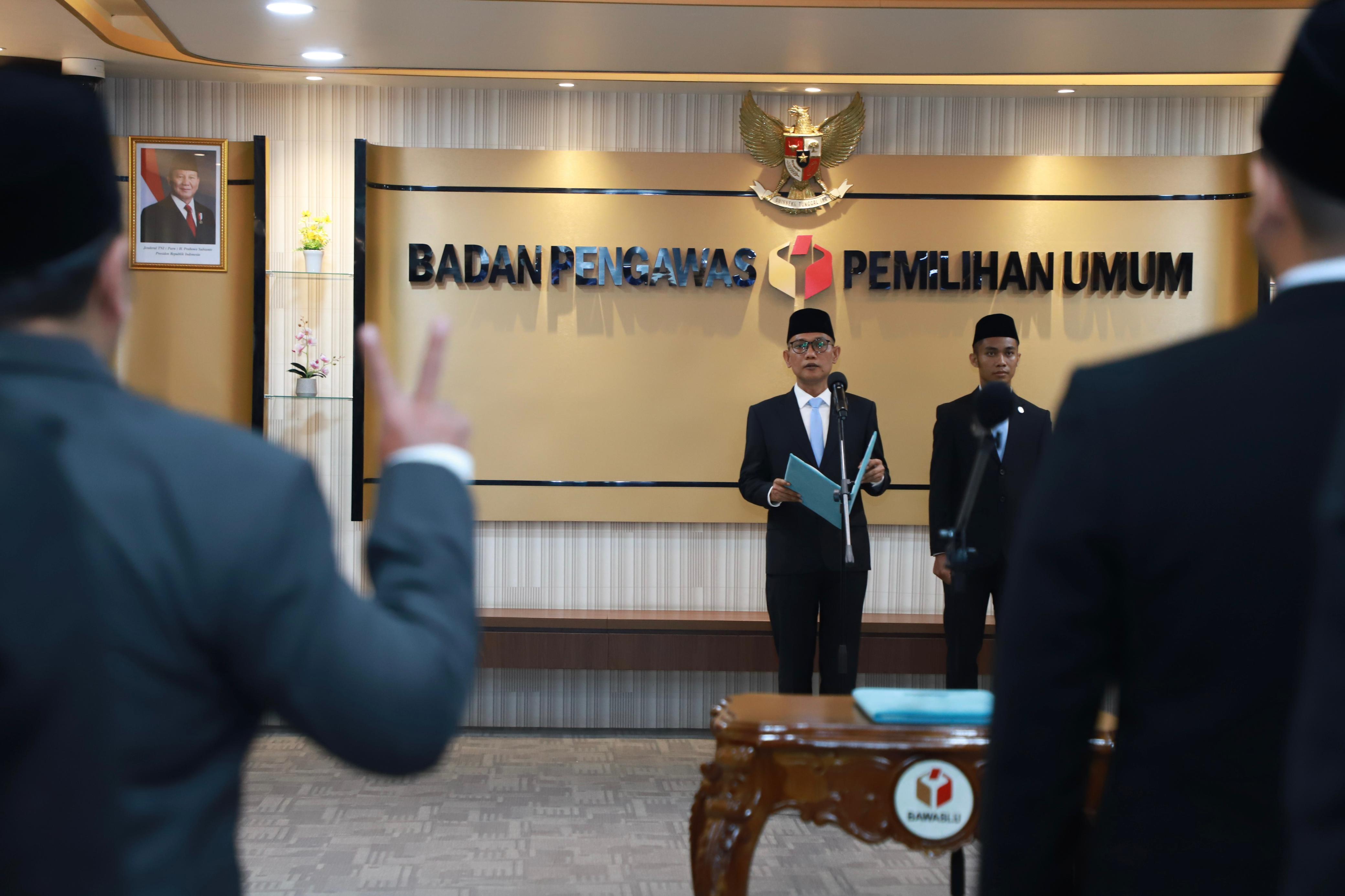 Lantik Pejabat Fungsional dan Pejabat Administrasi, Sekjen Ajak ASN Bawaslu Perkuat Kelembagaan