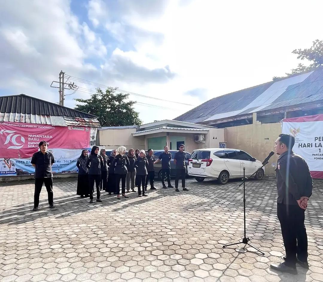 Bawaslu Kota Bandar Lampung Perkuat Disiplin dan Komitmen Kerja melalui Apel Senin Pagi