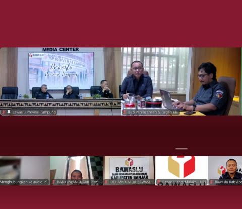 Bawaslu Provinsi Lampung mengikuti Rapat Rutin Bulanan Pembinaan dan Evaluasi Sekretariat Bawaslu/Panwaslih Provinsi serta Sekretariat Bawaslu/Panwaslih Kabupaten/Kota yang diselenggarakan secara daring melalui Zoom Meeting, Senin (26/10/2026).