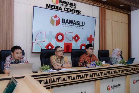 Bawaslu Provinsi Lampung menggelar Penguatan Tata Kelola Dokumentasi Hukum dan Publikasi Produk Hukum di Lingkungan Bawaslu Kabupaten/Kota se-Provinsi Lampung secara daring melalui Zoom Meeting, Kamis (29/10/2026).