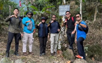 Menumbuhkan Kesadaran Pengawasan Melalui Cinta Alam, Bawaslu Kota Bandar Lampung Ikuti Pendakian Bersama di Gunung Rajabasa