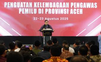 Ketua Bawaslu Rahmat Bagja saat membuka kegiatan Penguatan Kelembagaan Pengawas Pemilu di Aceh, Jumat malam, (22/8/2025)/Foto: Publikasi dan Pemberitaan Bawaslu