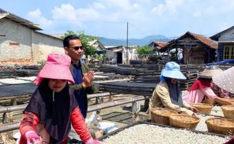 BAWASLU KOTA BANDAR LAMPUNG LAKUKAN UJI PETIK PEMUTAKHIRAN DATA PEMILIH BERKELANJUTAN DI PULAU PASARAN