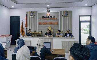 Kajian Hukum Mingguan Bawaslu Kota Bandar Lampung Bahas Putusan Bawaslu Terbaru Nomor 273/HK.01/K1/12/2025