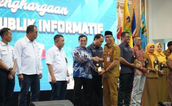 Bawaslu Kota Bandar Lampung Kembali Raih Predikat Informatif pada Anugerah Keterbukaan Informasi Publik Provinsi Lampung 2025