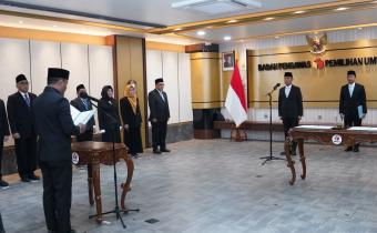 Lantik 18 Pejabat Fungsional dan Administrasi, Sekjen Bawaslu Minta Segera Adaptasi