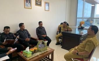 -   jajaran Sekretariat Bawaslu Kota Bandar Lampung melaksanakan kunjungan koordinasi ke Kantor Badan Pengelola Keuangan dan Aset Daerah (BPKAD) Pemerintah Kota Bandar Lampung dalam rangka menindaklanjuti proses rencana hibah tanah untuk Bawaslu Kota Bandar Lampung. Kunjungan tersebut dipimpin langsung oleh Kepala Sekretariat Bawaslu Kota Bandar Lampung, Mohamad Evan Zuhri, serta didampingi oleh para Kepala Subbagian dan seluruh jajaran Staf Sekretariat Bawaslu Kota Bandar Lampung. Kehadiran jajaran sekreta