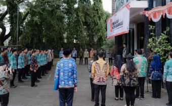 Dalam rangka memperingati Hari Ulang Tahun (HUT) ke-18 Badan Pengawas Pemilihan Umum (Bawaslu), Bawaslu Provinsi Lampung melaksanakan apel peringatan yang diikuti oleh Ketua dan Anggota Bawaslu Provinsi Lampung Iskardo P. Panggar, Suheri, Gistiawan, Tamri, Ahmad Qohar, Hamid Badrul Munir, dan Plt. Kepala Sekretariat Achmad Sutiono, Kepala Bagian Administrasi Indra Darmawan, Kepala Bagian Pengawasan Mimi Abriyani, Kepala Bagian Kepala Bagian Penanganan Pelanggaran Dan Penyelesaian Sengketa Proses Erwin Prima