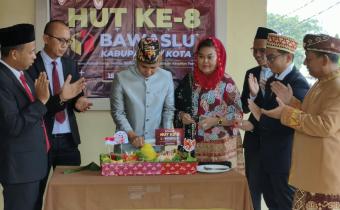 Bawaslu Kota Bandar Lampung Gelar Potong Tumpeng Peringati HUT ke-8 Bawaslu Kabupaten/Kota